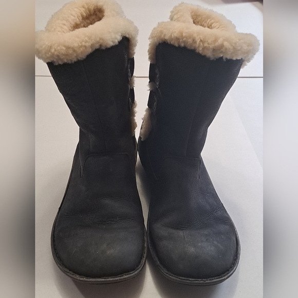 UGG Australia Women's Akadia Boot Size 8 - Picture 2 of 9